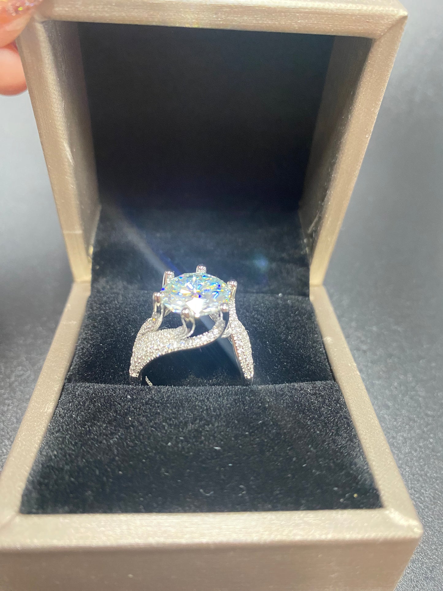 Queen Moissanite Diamond Ring