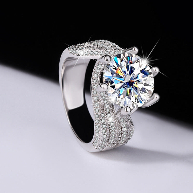 Queen Moissanite Diamond Ring
