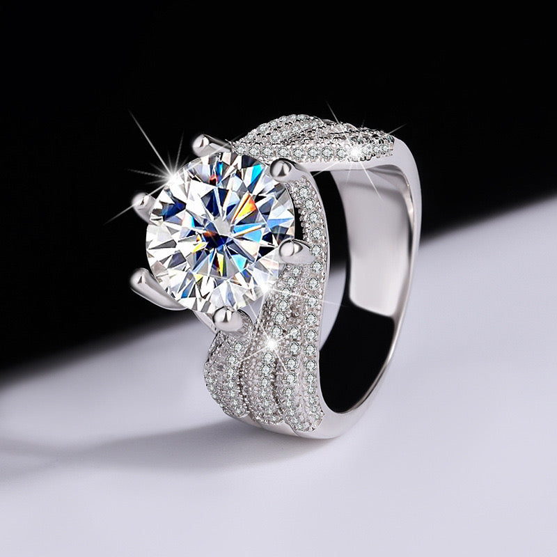 Queen Moissanite Diamond Ring