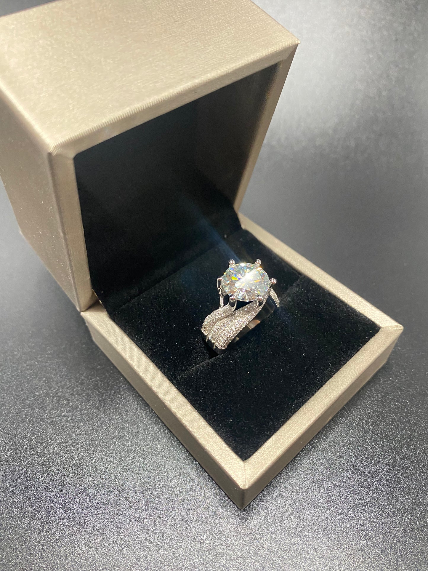 Queen Moissanite Diamond Ring